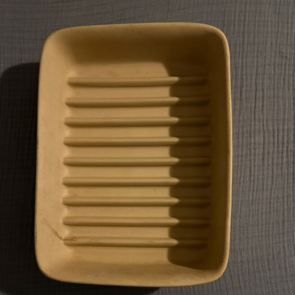 The Pampered Chef Tan Baking Dish